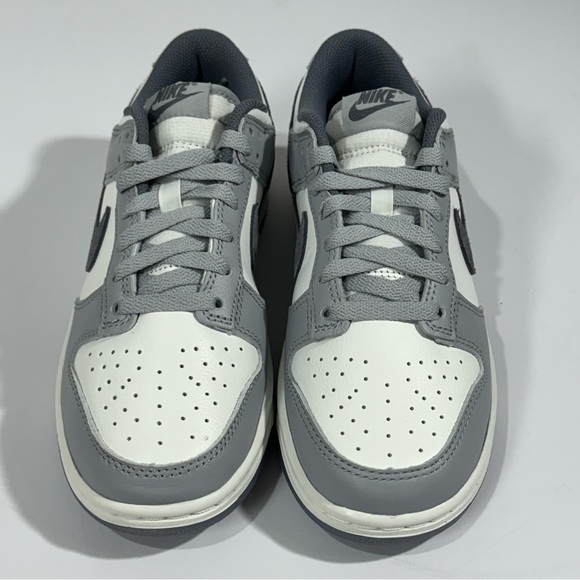 Dunk Low Light Carbon SZ 6.5M/8W Brand New 💯 Authentic. - Picture 4 of 9